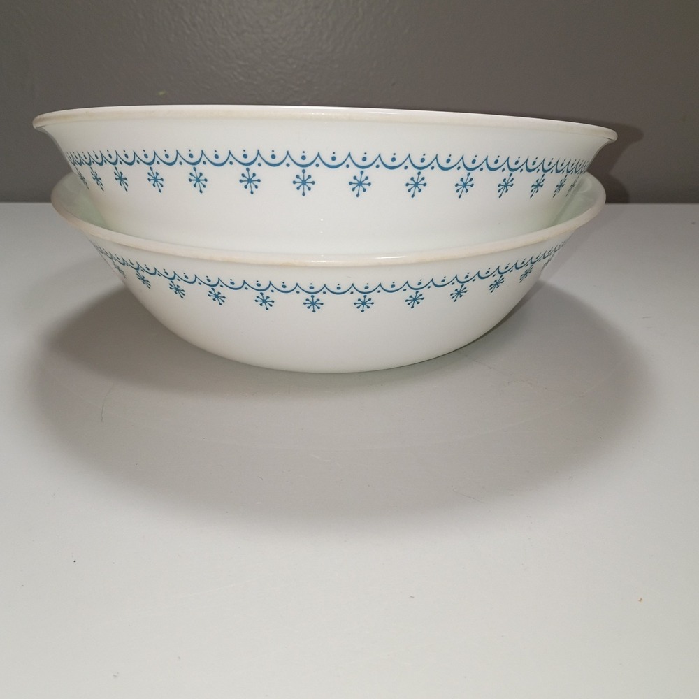 VTG Corelle Livingware Blue Snowflake Garland 8 1/2 Inch Serving Bowl Lot 2